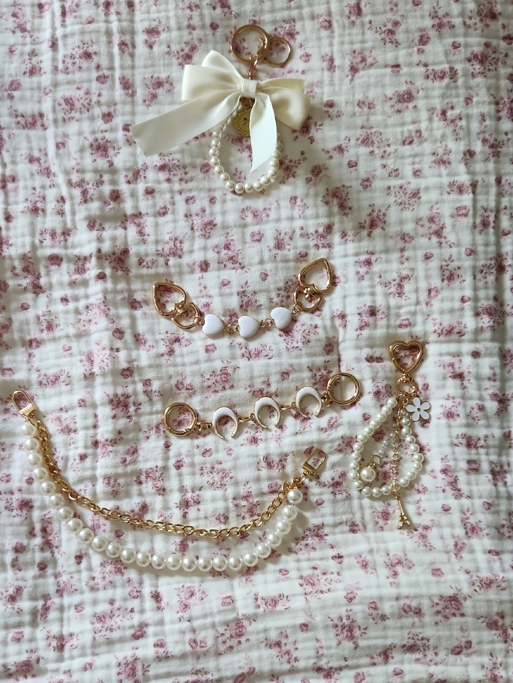 Pearl & Gold Bag Charm Set with Bow Accent